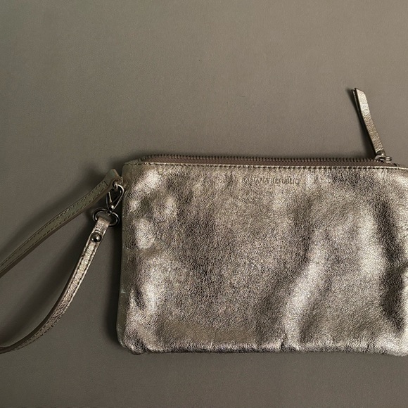 Banana Republic silver metallic clutch - Picture 2 of 4